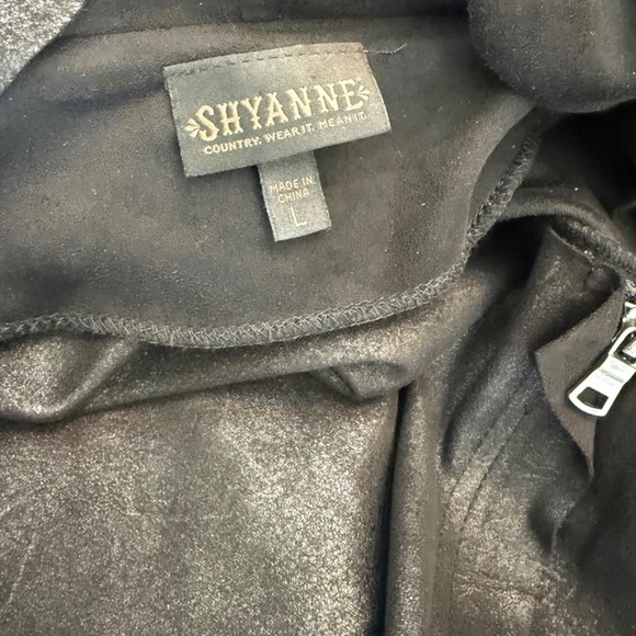 Shyanne Western Fringe Top - Picture 9 of 12